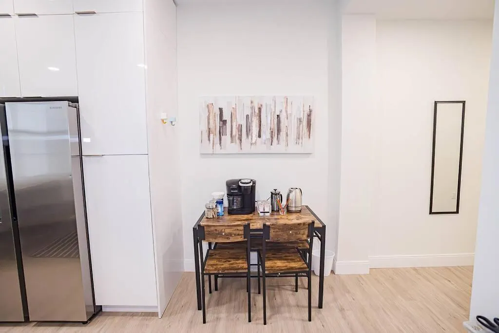 Modren 2 Bedroom Min To New York City Union City 0*,  United States